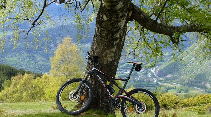 A lo largo de estas rutas, podrás descansar con impresionantes vistas. Imagen de BTT Puro Pirineo