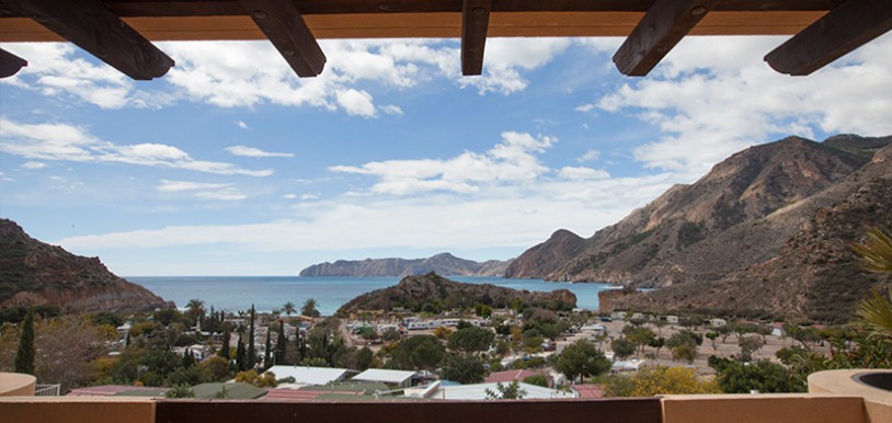 ¡Disfruta del mar Mediterraneo desde Bungalows Naturista El Portús!