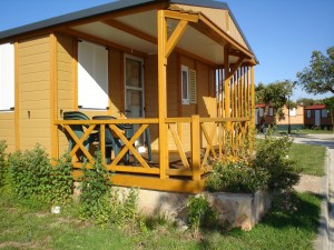 Descansa en plena naturaleza en un cabaña o bungalow perfectamente equipado