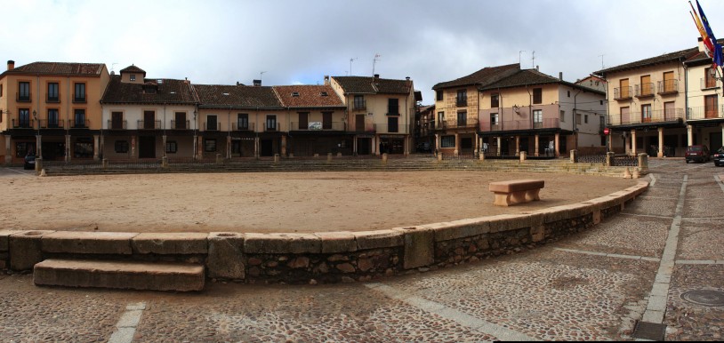 Plaza Mayor de Riaza.  This image has License CC on Victor Fernández Salinas Flickr 