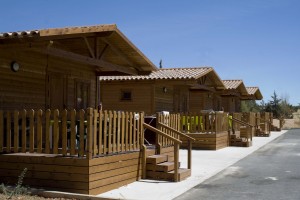 ¡Preciosos bungalows de madera en los que disfrutar de tu estancia en Málaga!