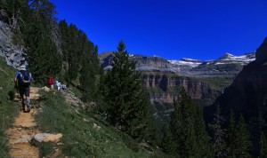 Recorre fantásticas rutas en entornos maravillosos. Esta imagen tiene Licencia CC en el Flickr de Guillaume Baviere