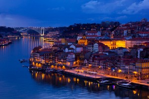 Vista de Oporto de noche. Imagen de Guía de Oporto