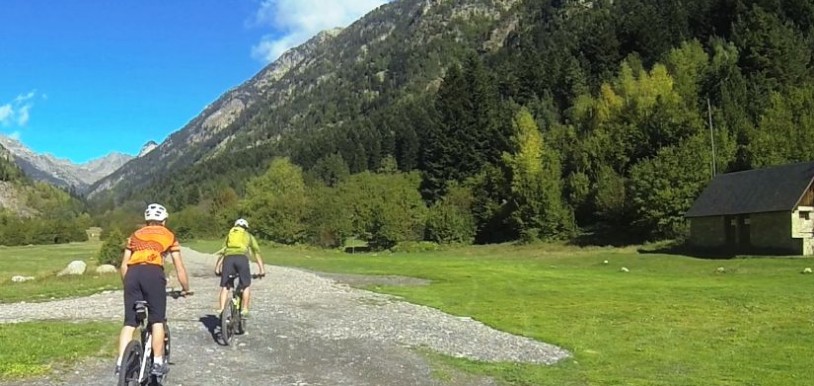 ¡Descubre la belleza del Pirineo Aragonés este otoño desde un bungalow! Imagen de Puro Pirineo