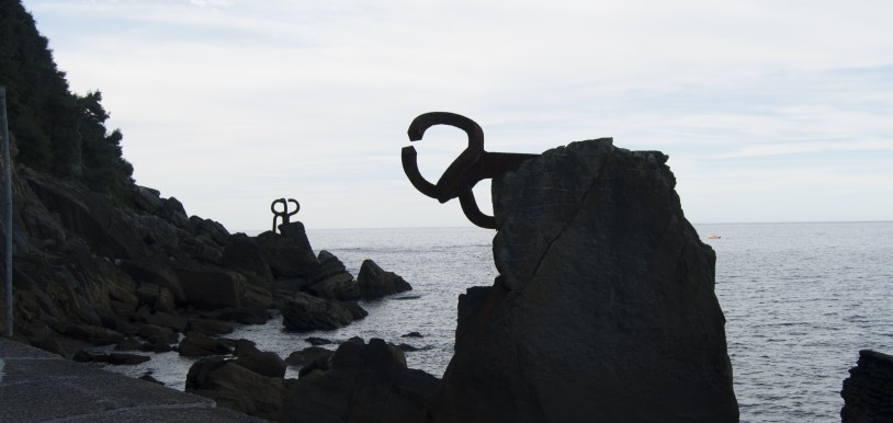 ¿Conoces el Peine del Viento? No te quedes sin visitarlo en tu próxima escapada al País Vasco. Fotografía de María Luengo