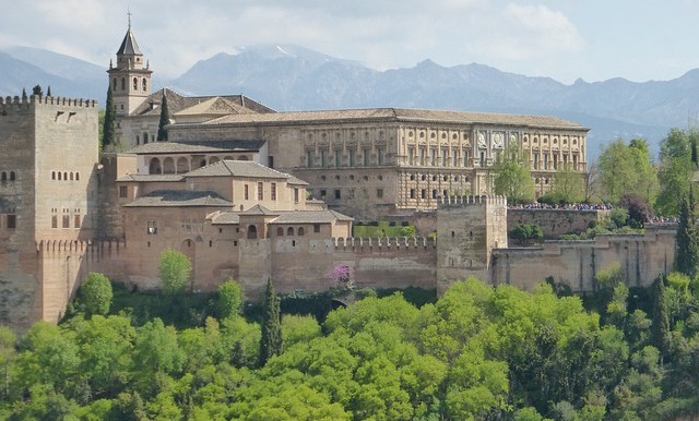 La Alhambra es lo más famoso y visitado de Granada