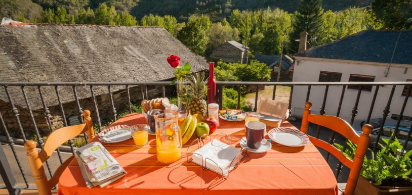 ¡Disfruta de las maravillosas vistas de León y de un buen desayuno en pareja!