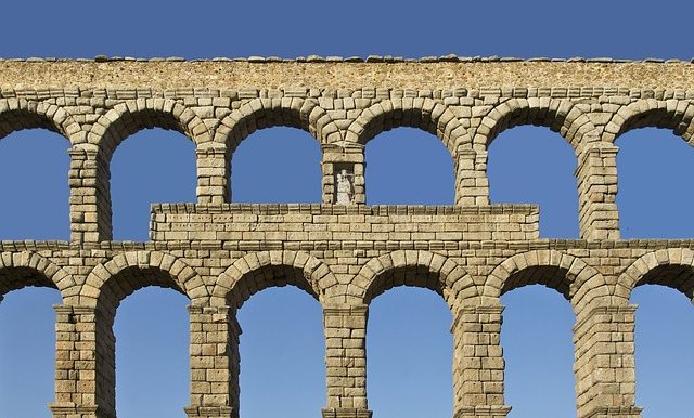 ¡Descubre el acueducto romano más emblemático de Segovia!