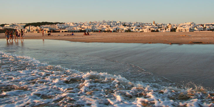 ¡Disfruta de playas de ensueño en Conil de la Frontera!