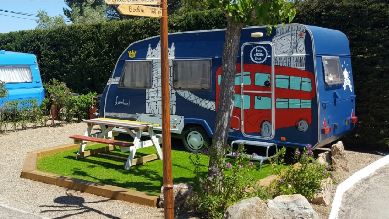 Adventure in the caravans of Bungalows La Masia