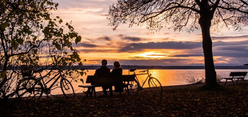 pareja lago campo naturaleza soll